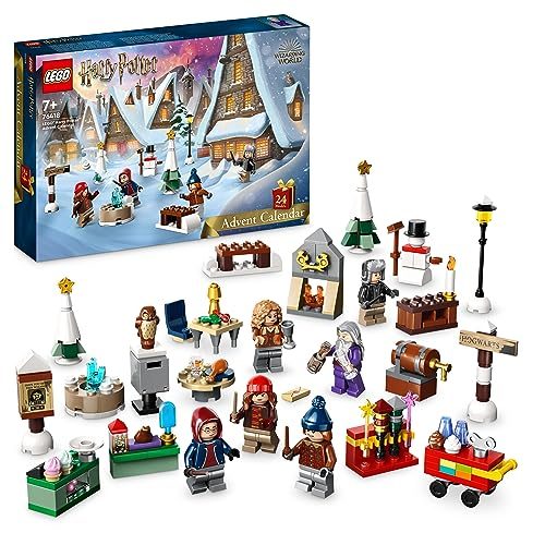 LEGO Harry Potter 76418 Calendario dell’Avvento 2023 con 24 Regali tra cui 18 Mini Costruzioni del Villaggio di Hogsmeade e 6 Minifigure